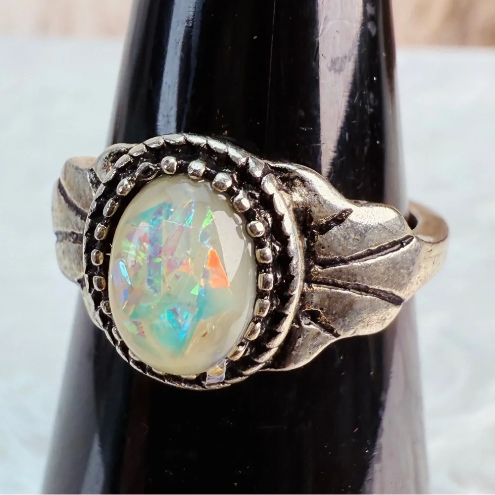 Beautiful aged Silvertone size 6 3/4 costume ring